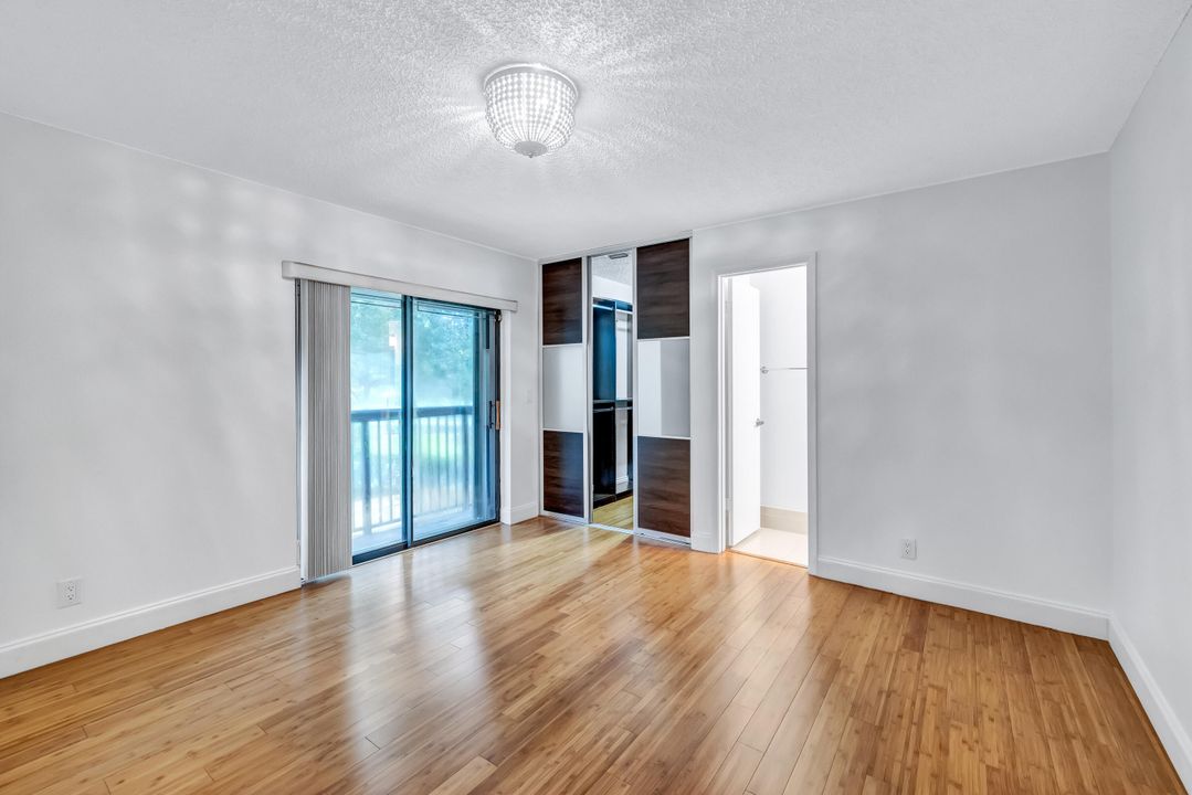 For Sale: $325,000 (2 beds, 2 baths, 1375 Square Feet)