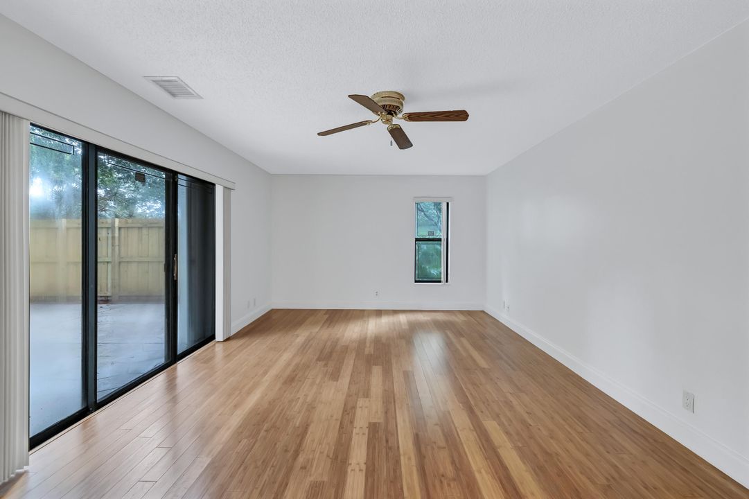 For Sale: $325,000 (2 beds, 2 baths, 1375 Square Feet)