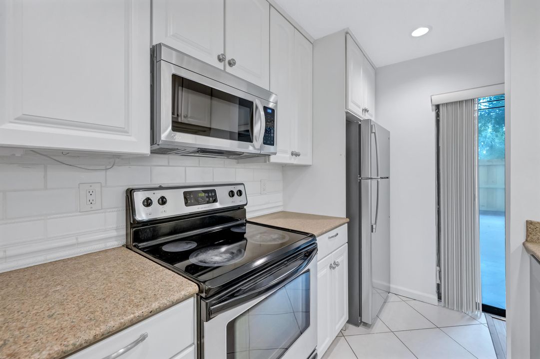 For Sale: $325,000 (2 beds, 2 baths, 1375 Square Feet)