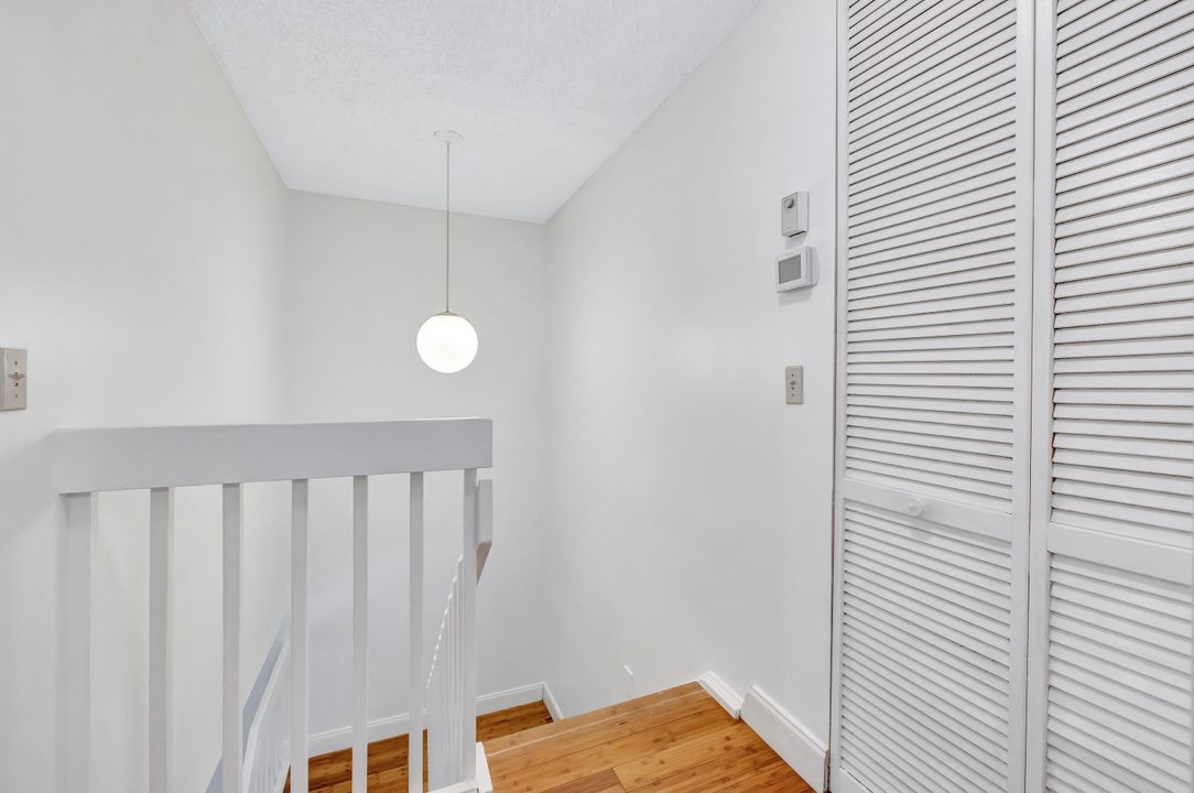 For Sale: $325,000 (2 beds, 2 baths, 1375 Square Feet)