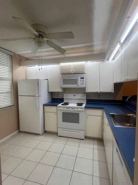 For Rent: $1,950 (2 beds, 2 baths, 1442 Square Feet)