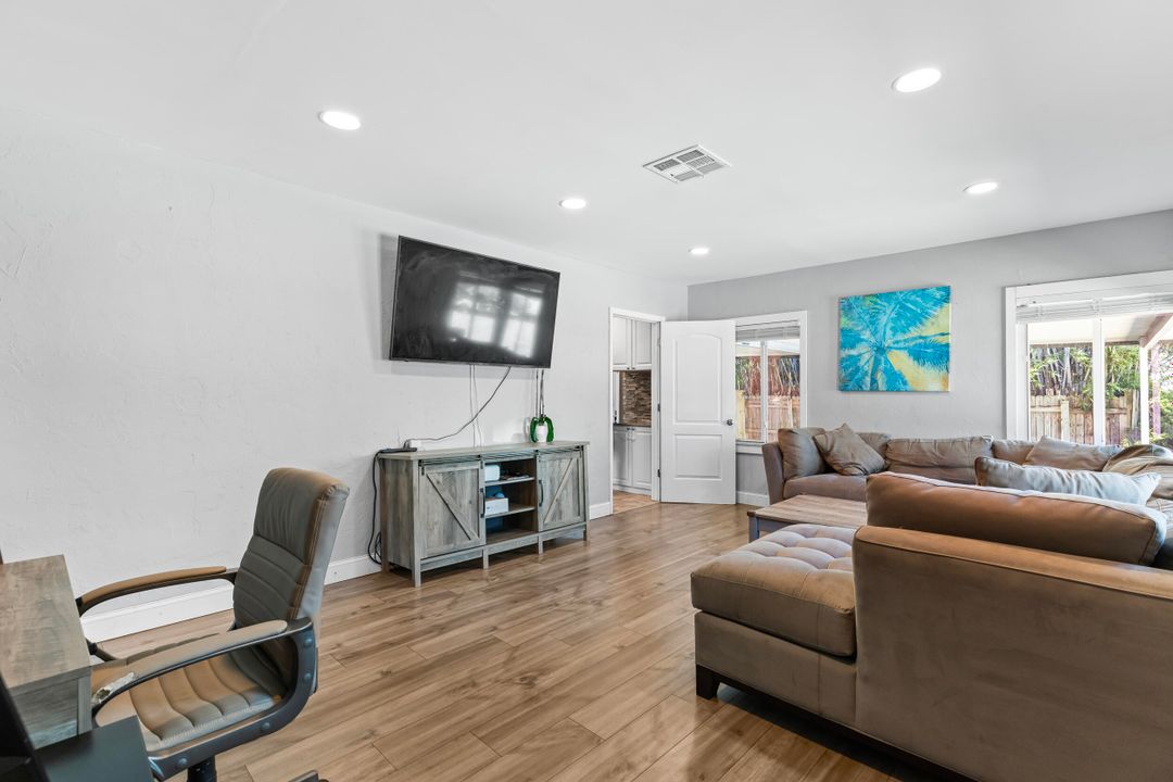 Active With Contract: $565,000 (5 beds, 2 baths, 1591 Square Feet)