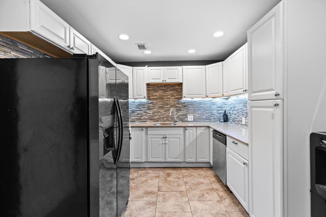 For Sale: $565,000 (5 beds, 2 baths, 1591 Square Feet)