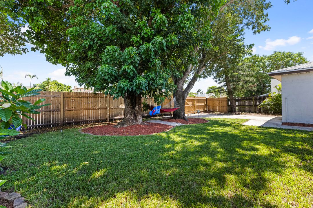 Active With Contract: $565,000 (5 beds, 2 baths, 1591 Square Feet)