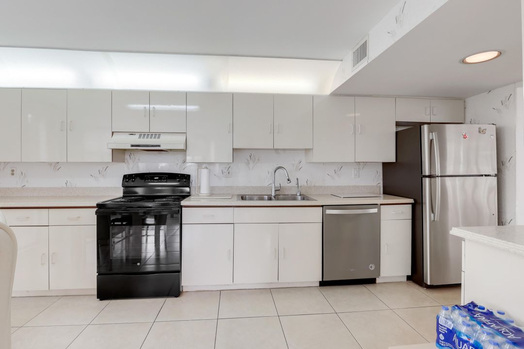 For Sale: $299,000 (3 beds, 2 baths, 1923 Square Feet)