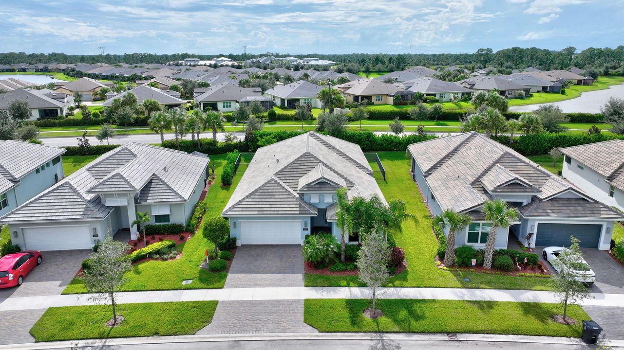 For Sale: $495,000 (3 beds, 2 baths, 2276 Square Feet)