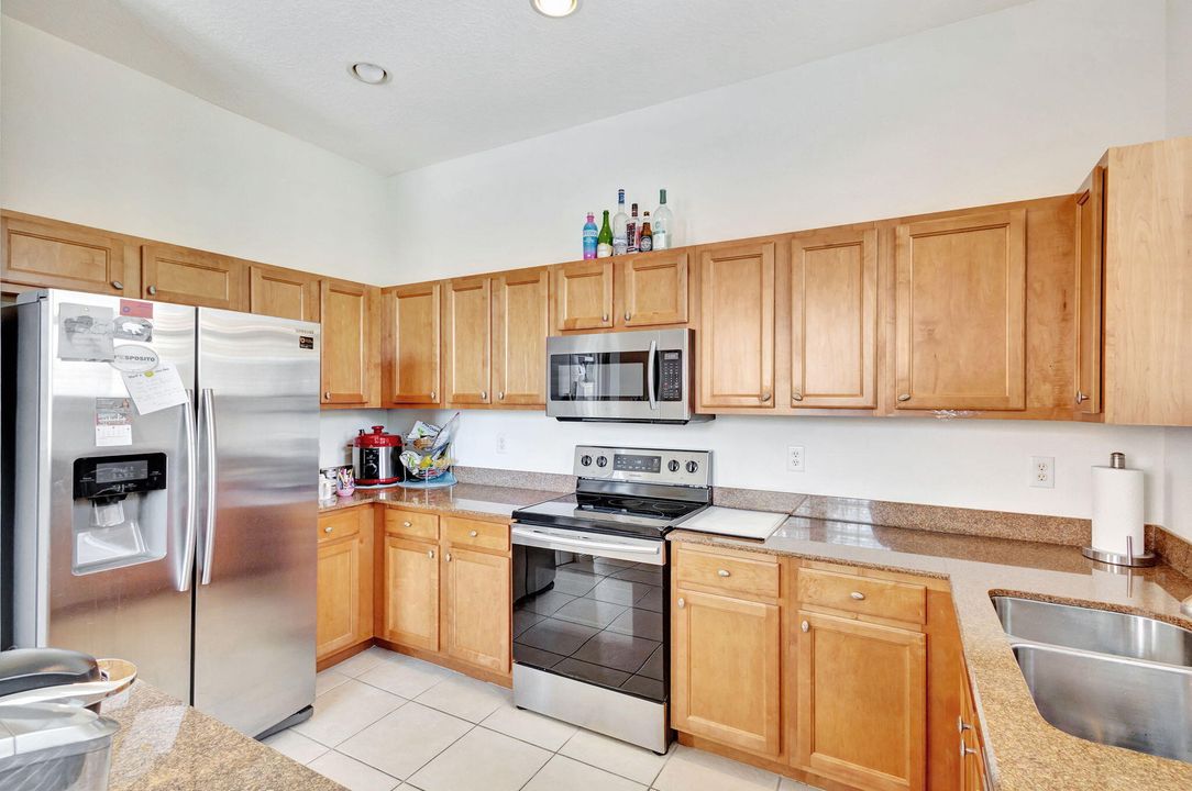 For Sale: $354,900 (2 beds, 2 baths, 1357 Square Feet)