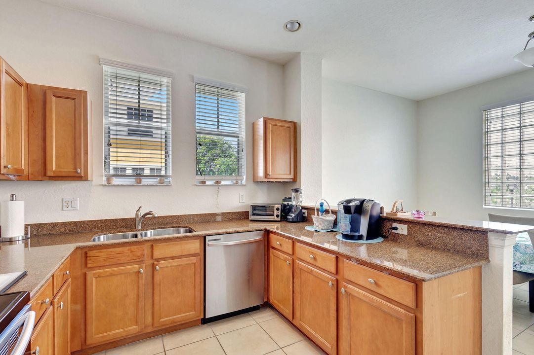 For Sale: $354,900 (2 beds, 2 baths, 1357 Square Feet)