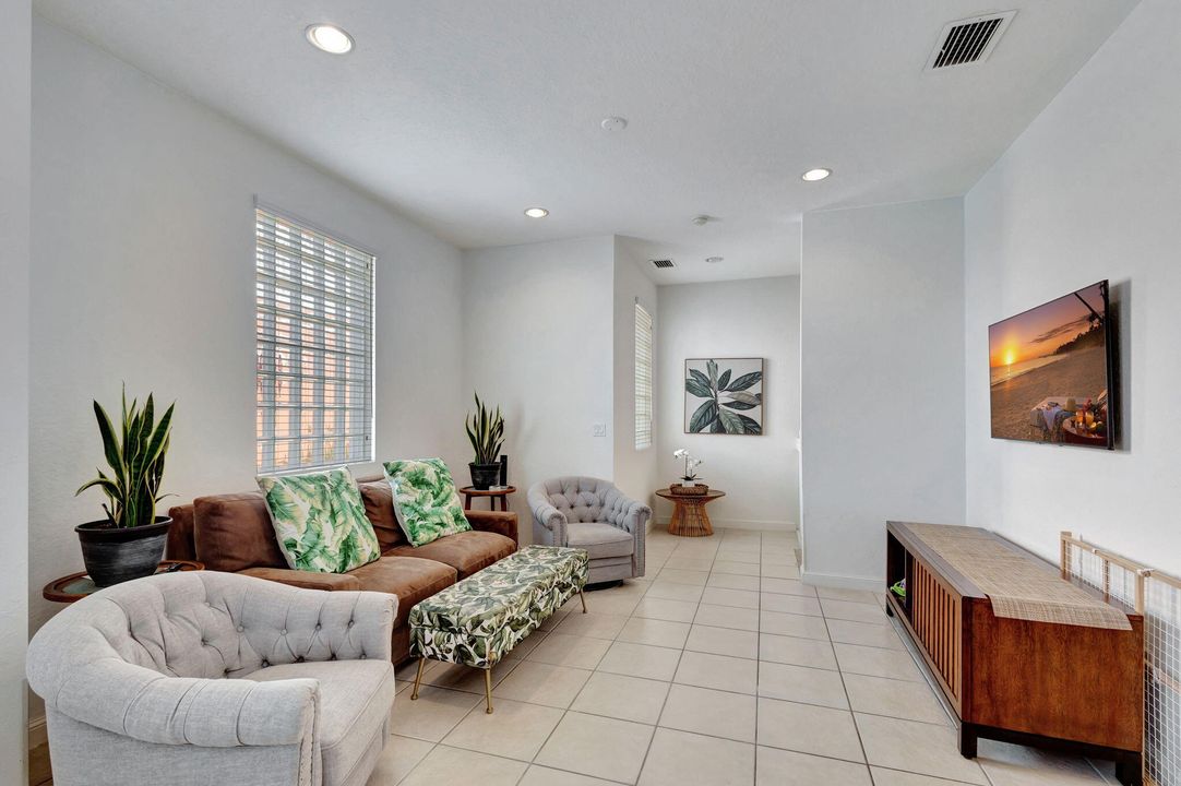 For Sale: $354,900 (2 beds, 2 baths, 1357 Square Feet)