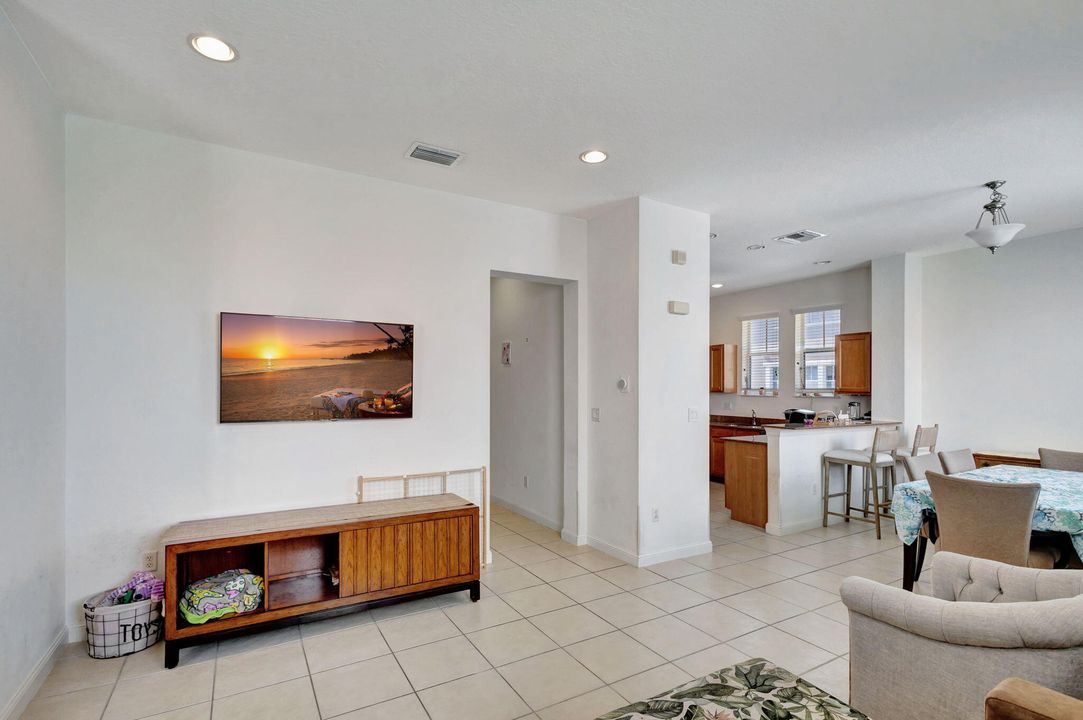 For Sale: $354,900 (2 beds, 2 baths, 1357 Square Feet)