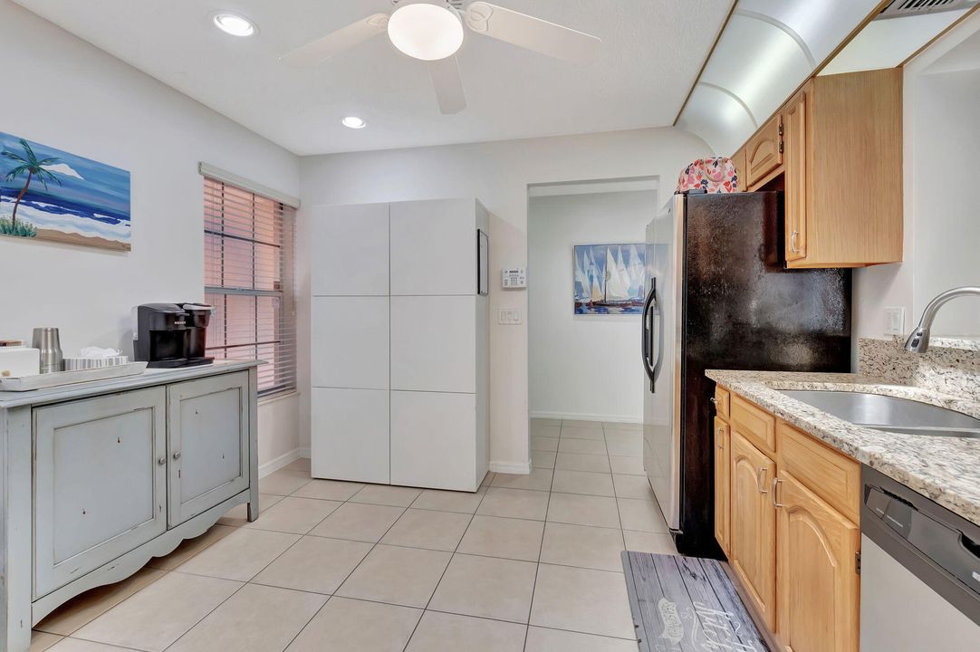 For Sale: $575,000 (3 beds, 2 baths, 1864 Square Feet)