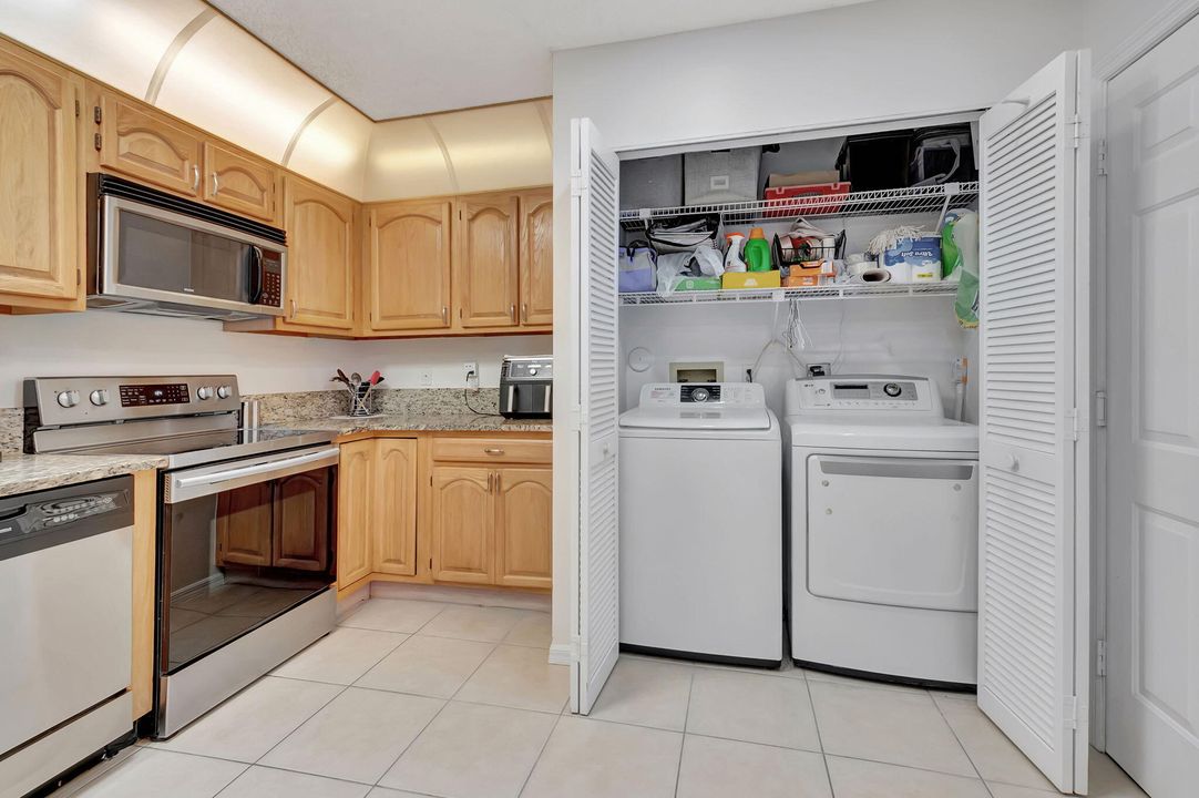 For Sale: $575,000 (3 beds, 2 baths, 1864 Square Feet)