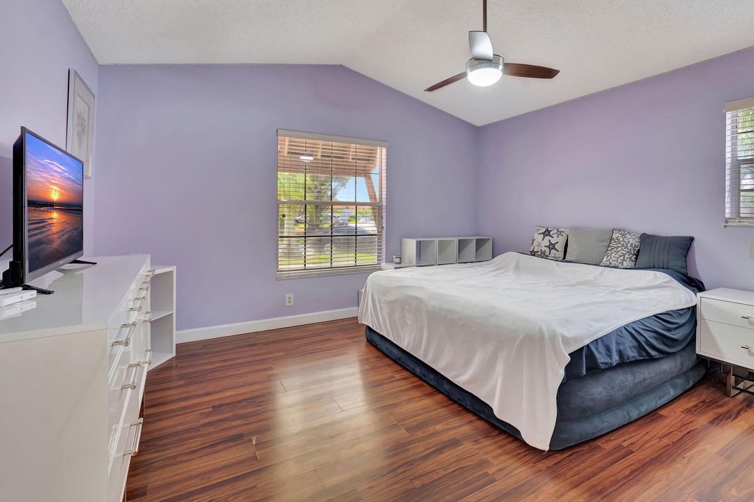 For Sale: $575,000 (3 beds, 2 baths, 1864 Square Feet)