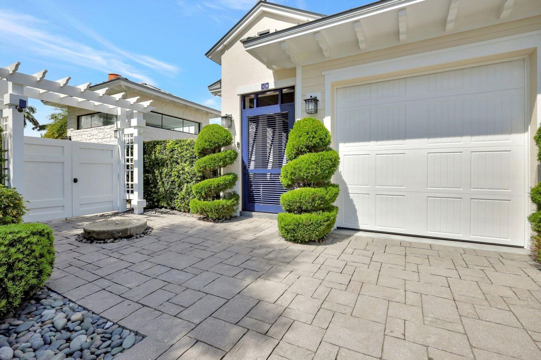 For Sale: $3,095,000 (2 beds, 2 baths, 2732 Square Feet)