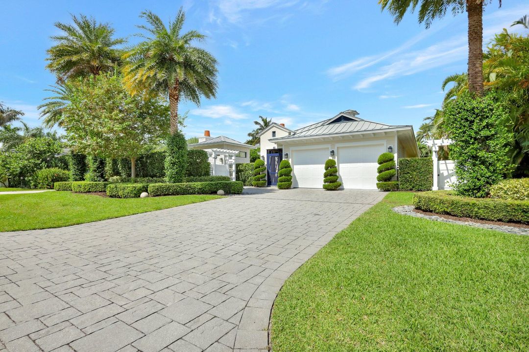 For Sale: $3,095,000 (2 beds, 2 baths, 2732 Square Feet)