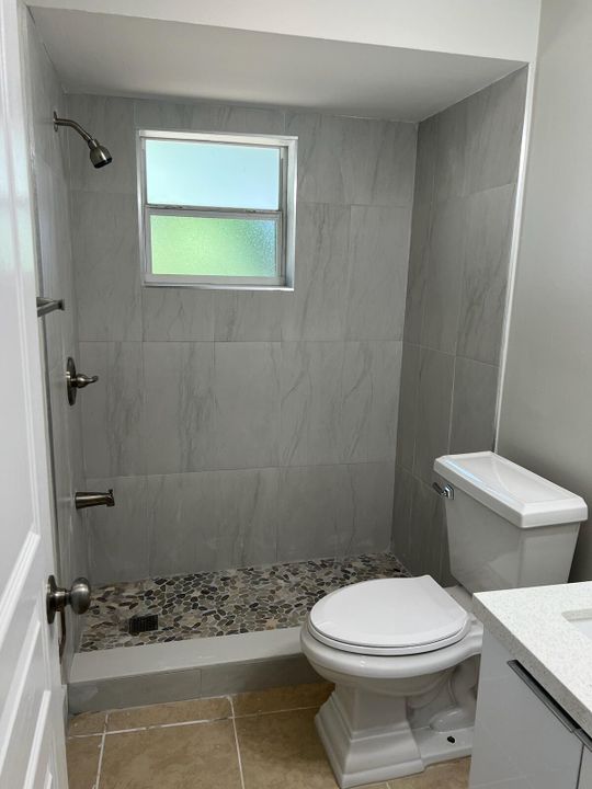 Active With Contract: $1,400 (2 beds, 1 baths, 750 Square Feet)