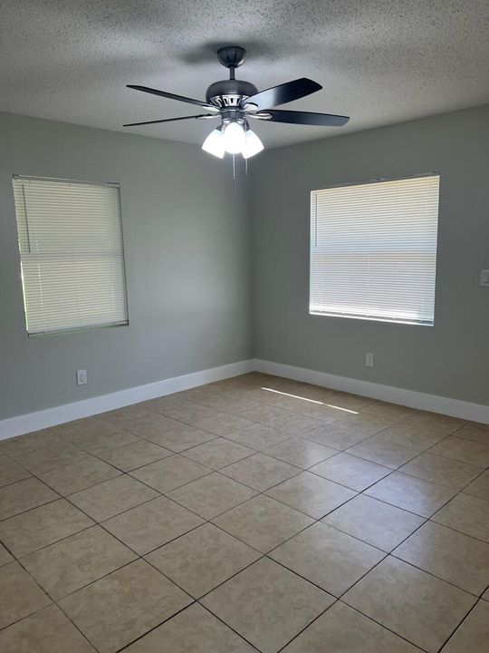 Active With Contract: $1,400 (2 beds, 1 baths, 750 Square Feet)