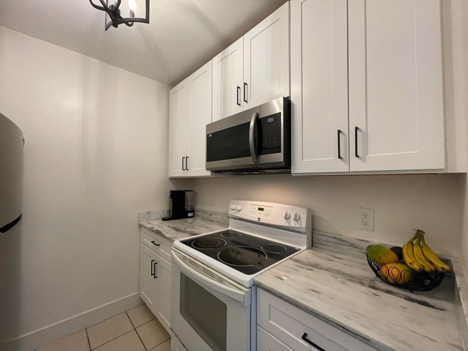 For Sale: $150,000 (1 beds, 1 baths, 615 Square Feet)