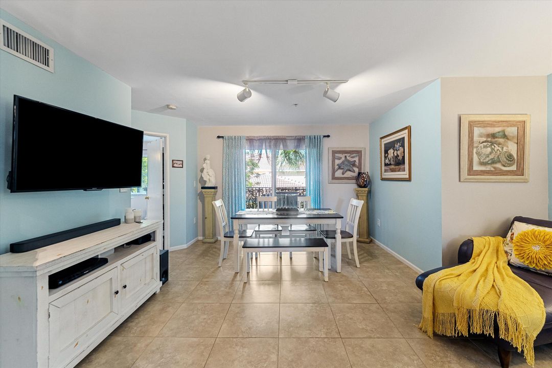 For Sale: $350,000 (3 beds, 2 baths, 1144 Square Feet)