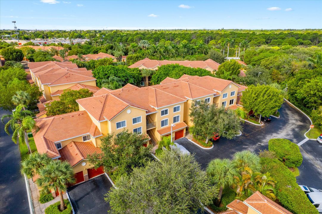 For Sale: $350,000 (3 beds, 2 baths, 1144 Square Feet)