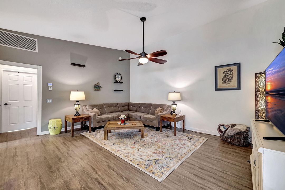 For Sale: $364,900 (2 beds, 2 baths, 1526 Square Feet)