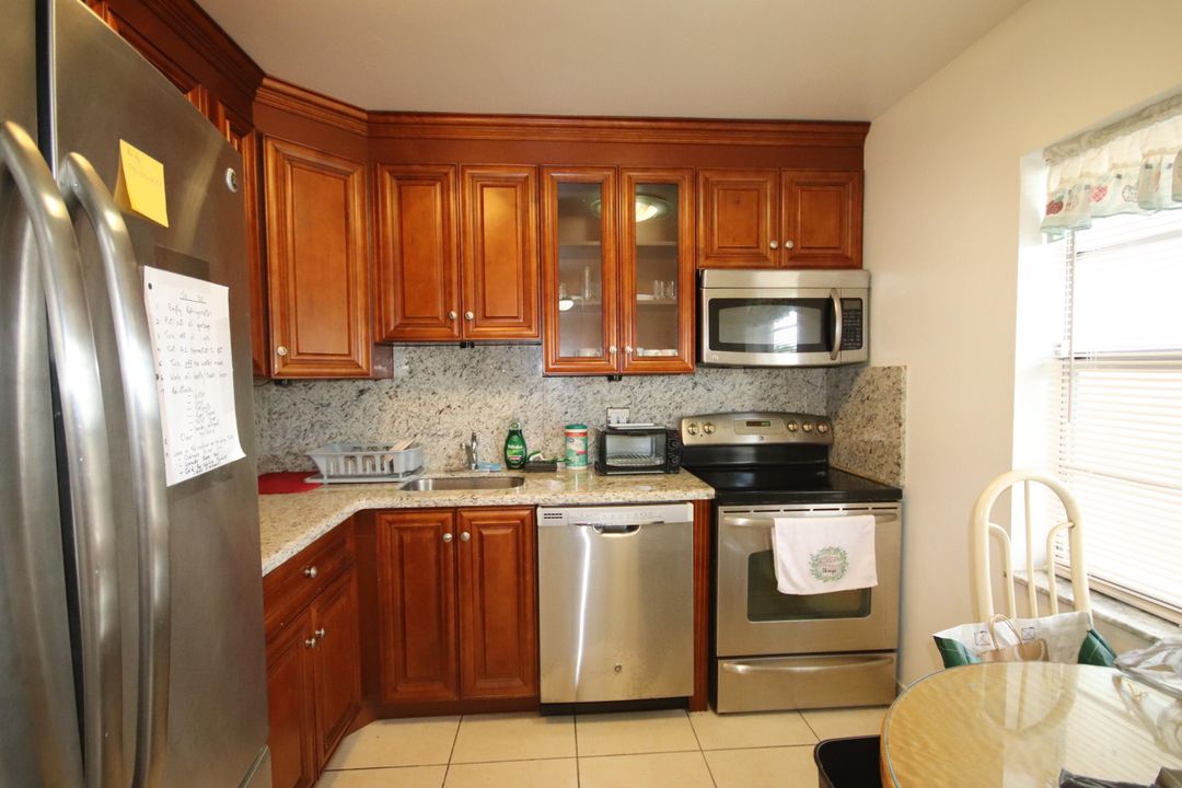 For Sale: $144,999 (2 beds, 2 baths, 990 Square Feet)