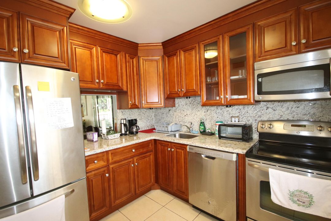 For Sale: $144,999 (2 beds, 2 baths, 990 Square Feet)