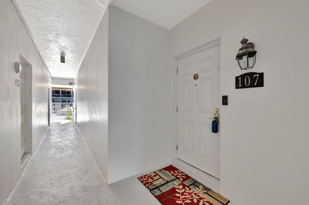 For Sale: $525,000 (2 beds, 2 baths, 1170 Square Feet)