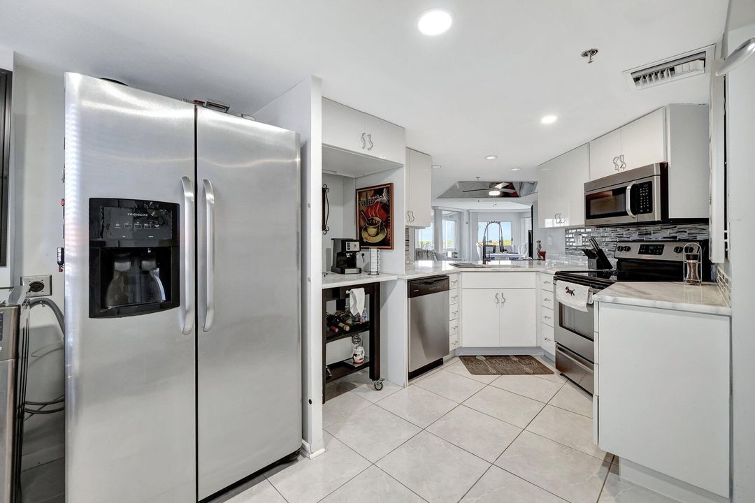 For Sale: $415,000 (2 beds, 2 baths, 1239 Square Feet)