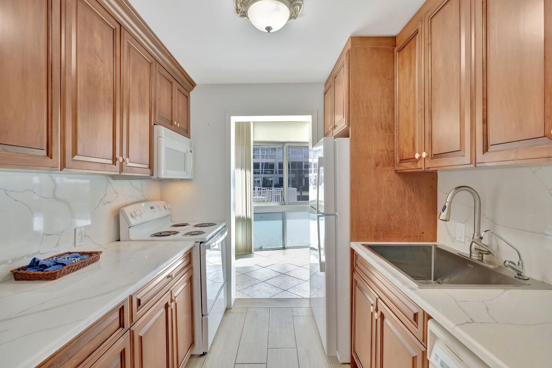 For Sale: $525,000 (2 beds, 2 baths, 1170 Square Feet)