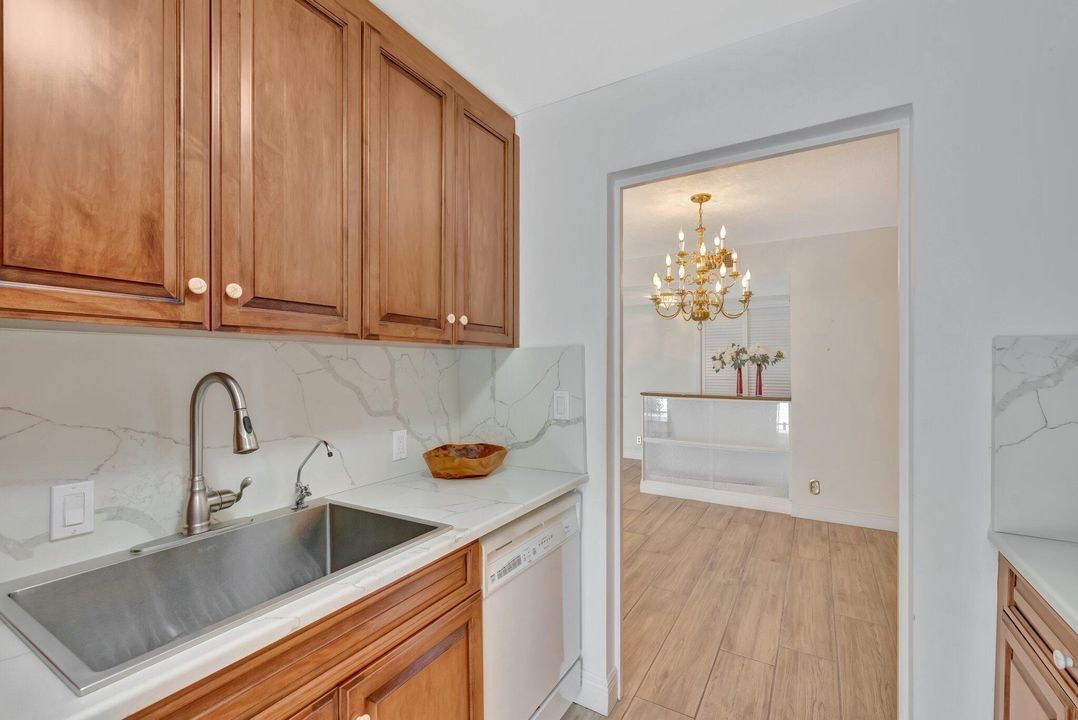 For Sale: $525,000 (2 beds, 2 baths, 1170 Square Feet)