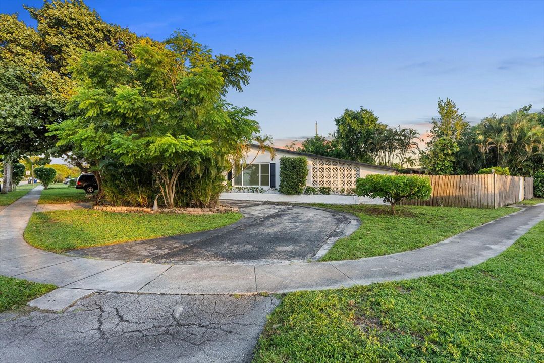 For Sale: $640,000 (3 beds, 2 baths, 1822 Square Feet)