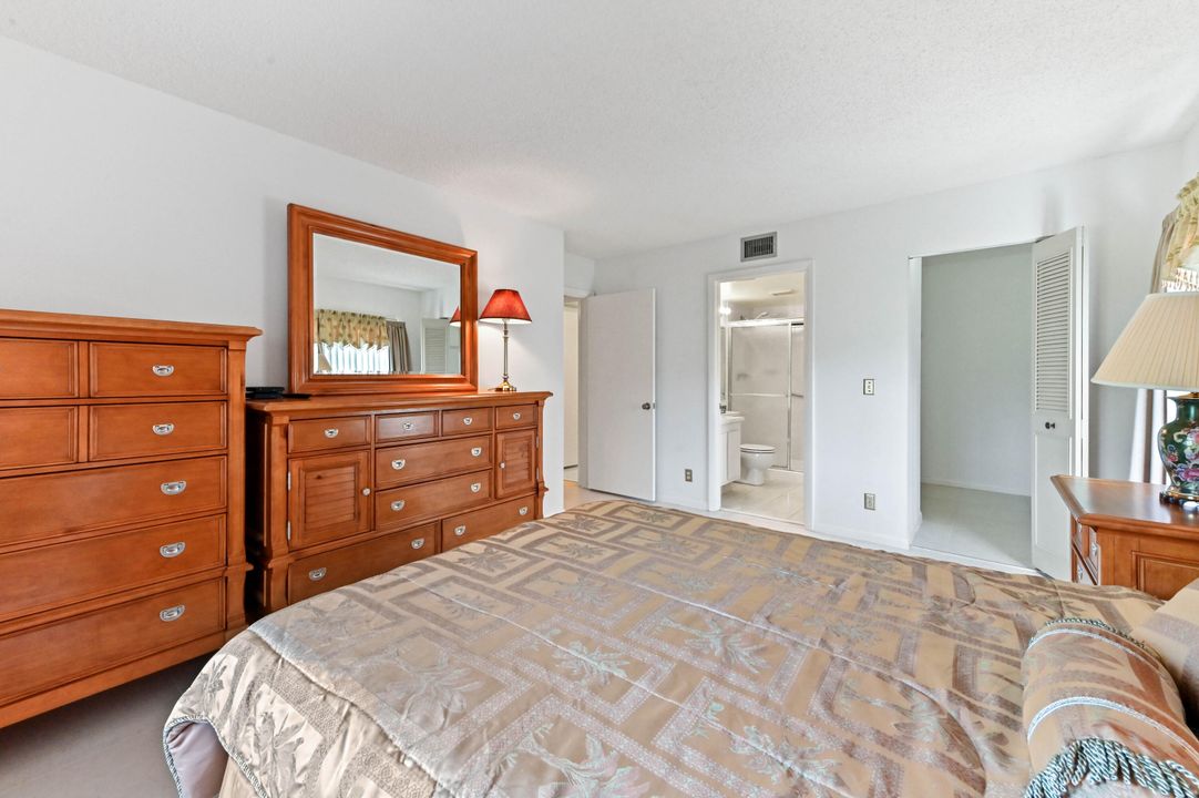 For Sale: $219,900 (2 beds, 2 baths, 1106 Square Feet)