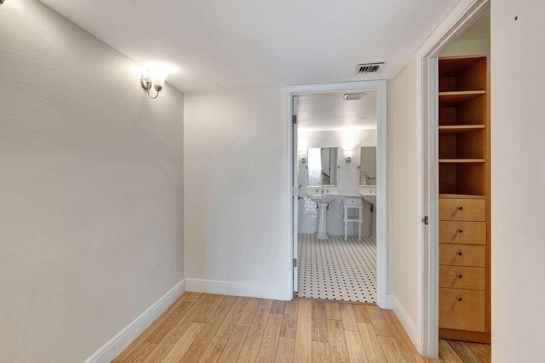 Active With Contract: $1,250,000 (2 beds, 2 baths, 1904 Square Feet)