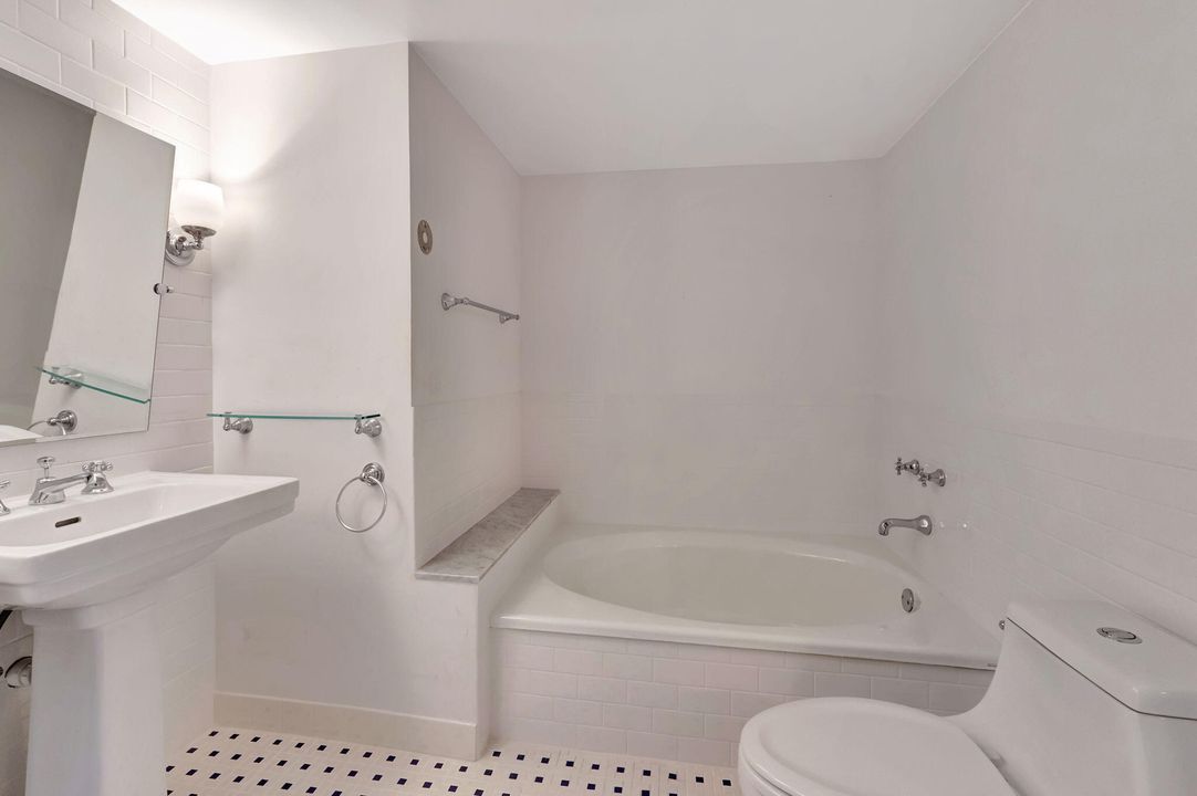 Active With Contract: $1,250,000 (2 beds, 2 baths, 1904 Square Feet)