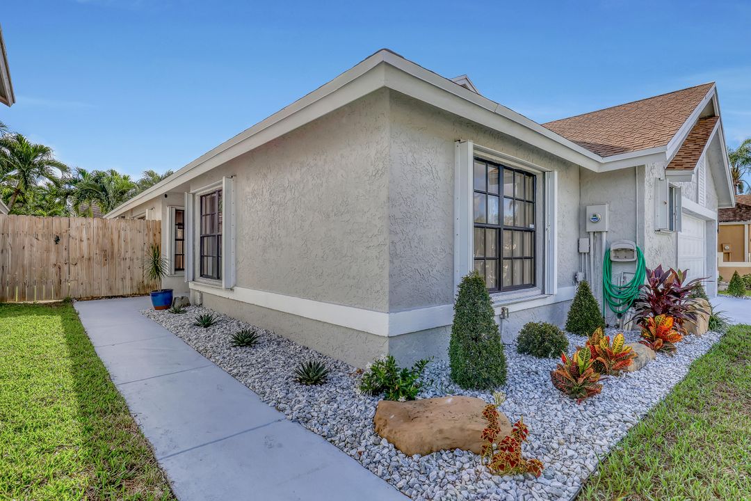 For Sale: $647,000 (3 beds, 2 baths, 1643 Square Feet)