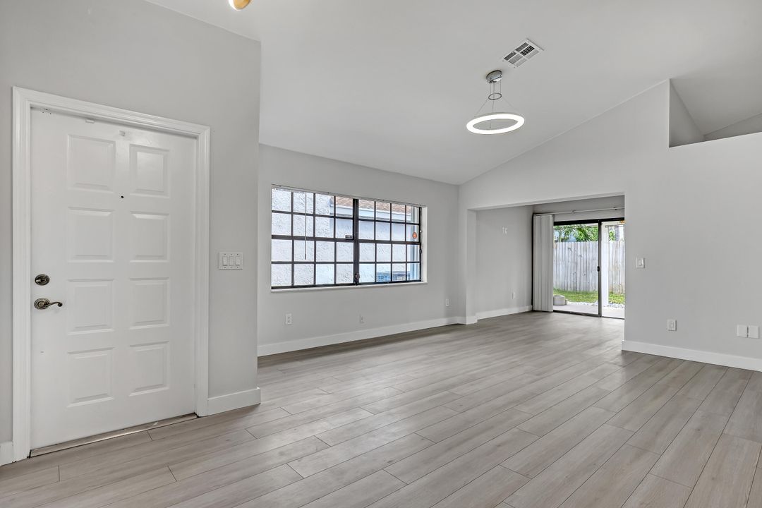 For Sale: $647,000 (3 beds, 2 baths, 1643 Square Feet)