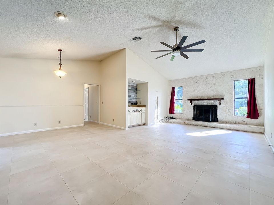 For Rent: $4,500 (4 beds, 2 baths, 2379 Square Feet)