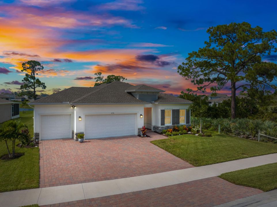 For Sale: $597,000 (3 beds, 3 baths, 2079 Square Feet)