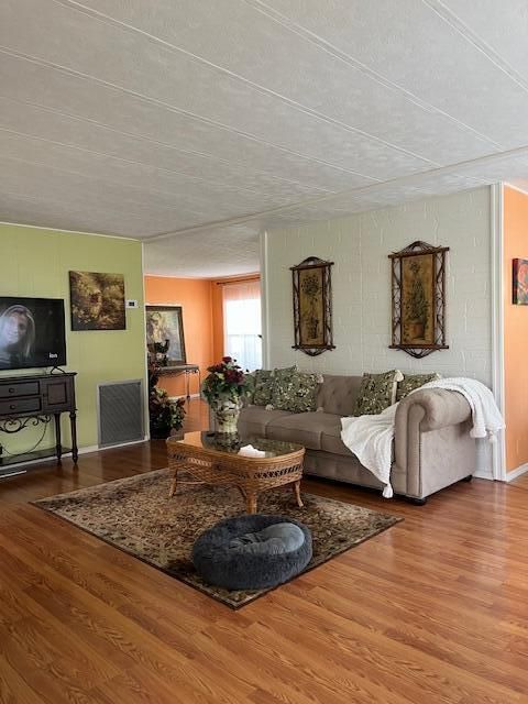 For Sale: $110,000 (2 beds, 2 baths, 1352 Square Feet)