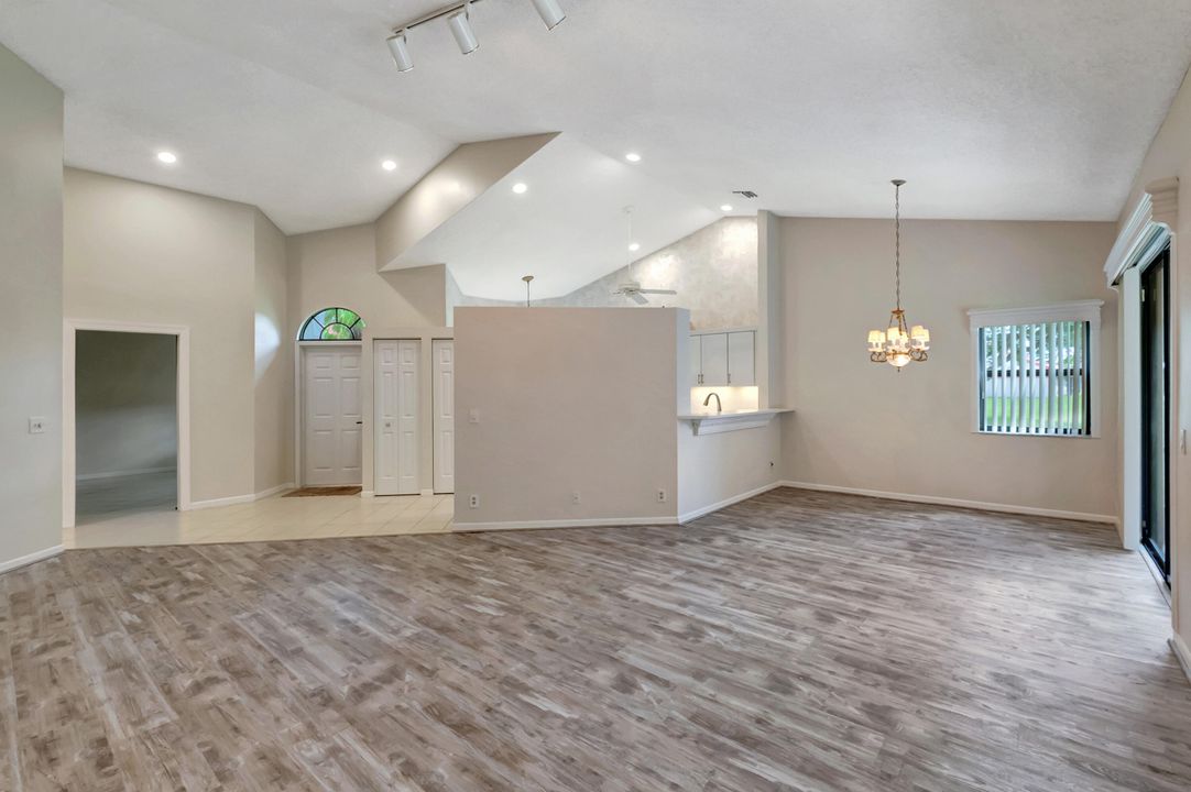 For Sale: $359,000 (3 beds, 2 baths, 1657 Square Feet)