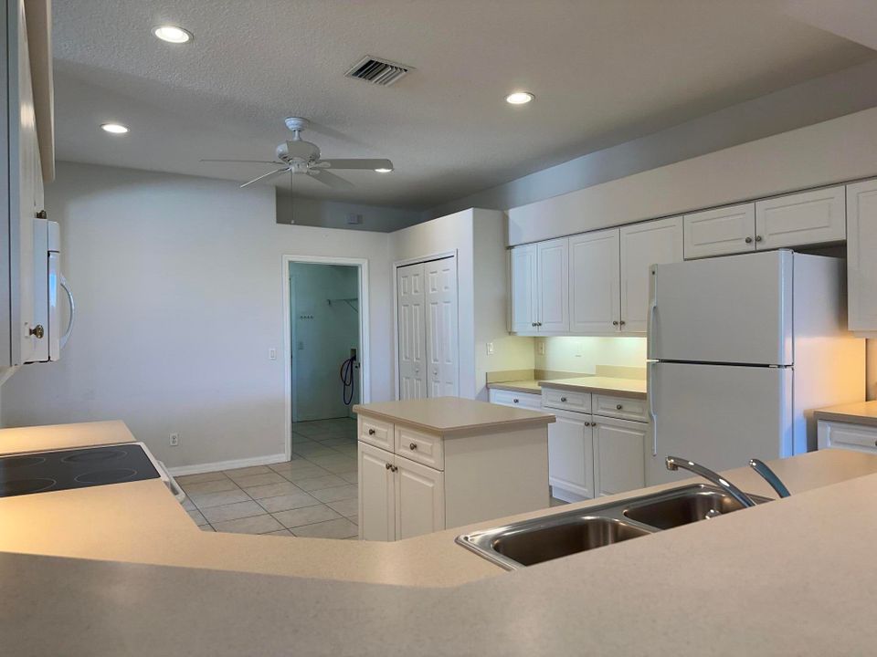 For Sale: $345,000 (3 beds, 2 baths, 1763 Square Feet)