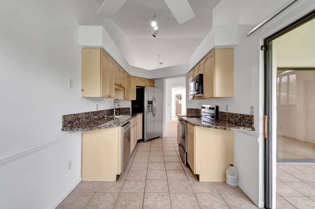 For Sale: $390,000 (3 beds, 2 baths, 1550 Square Feet)