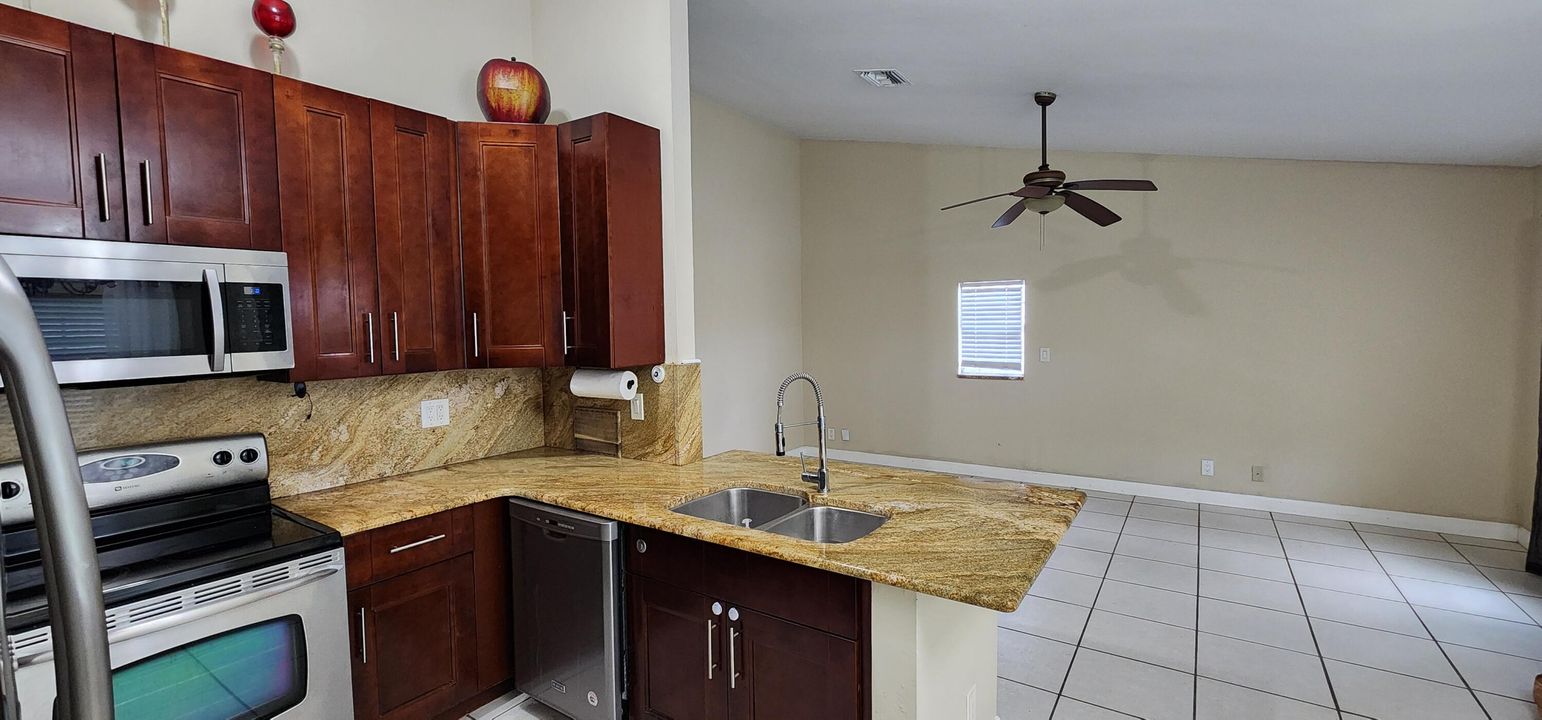 For Rent: $3,100 (3 beds, 2 baths, 1116 Square Feet)