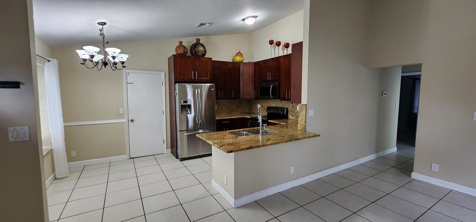 For Rent: $3,100 (3 beds, 2 baths, 1116 Square Feet)