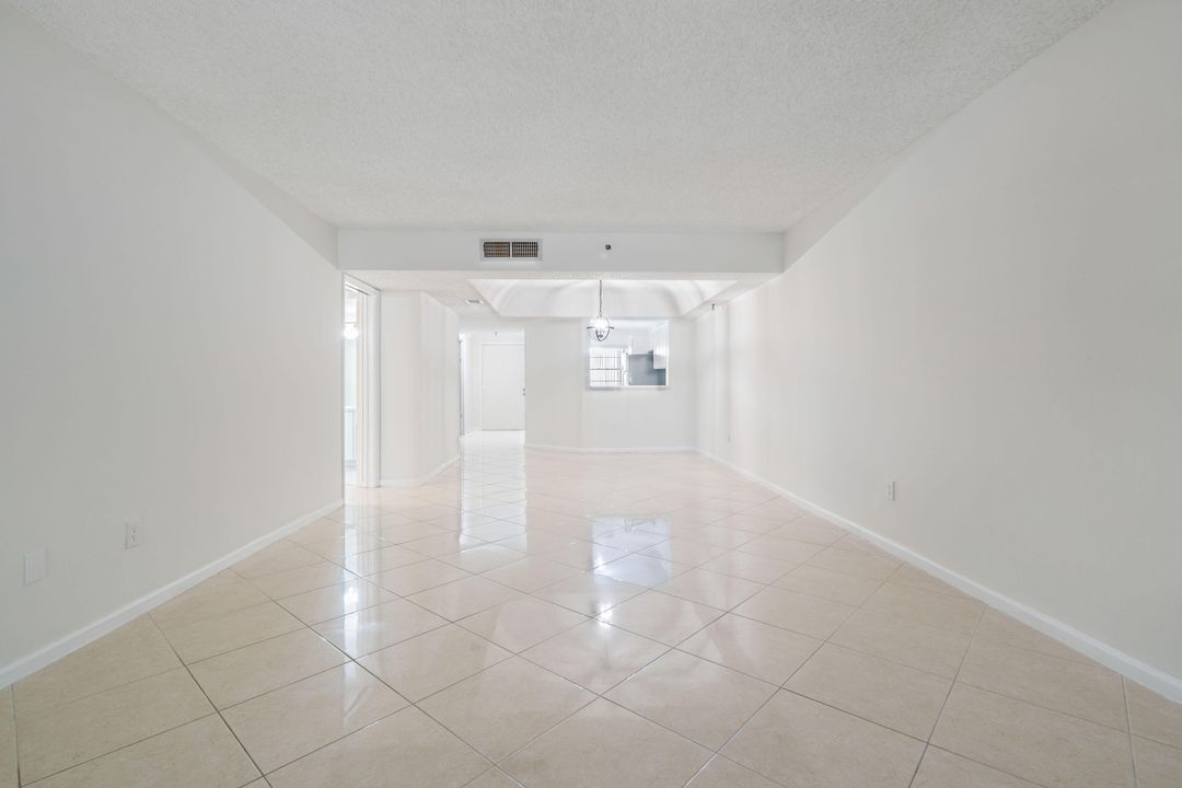 For Sale: $235,000 (2 beds, 2 baths, 1160 Square Feet)