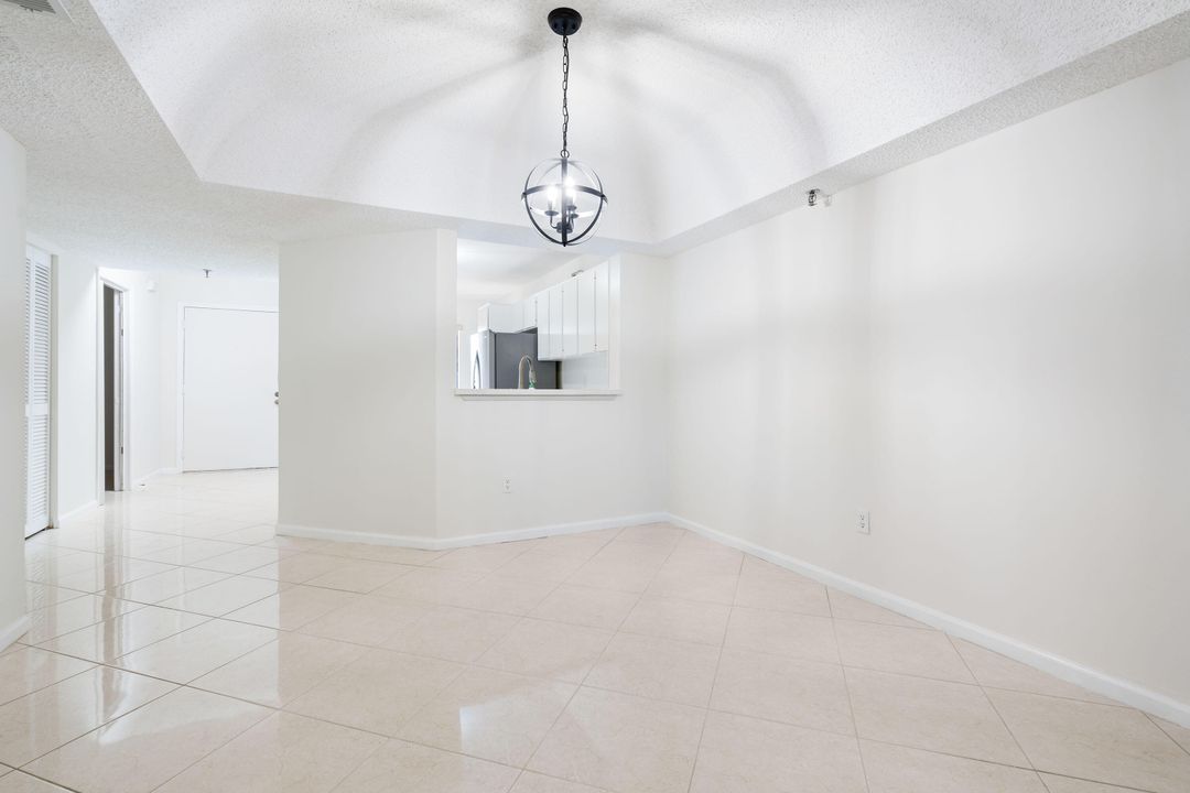 For Sale: $235,000 (2 beds, 2 baths, 1160 Square Feet)