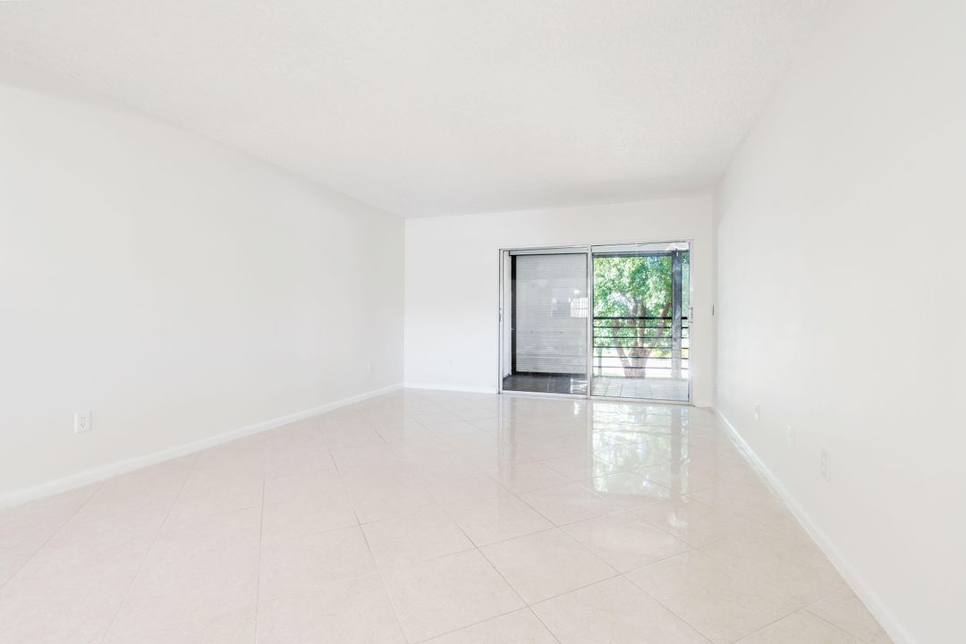 For Sale: $235,000 (2 beds, 2 baths, 1160 Square Feet)