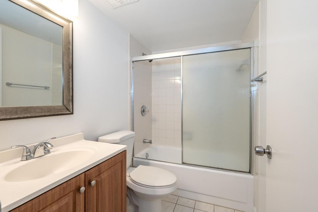 For Sale: $239,000 (2 beds, 2 baths, 887 Square Feet)