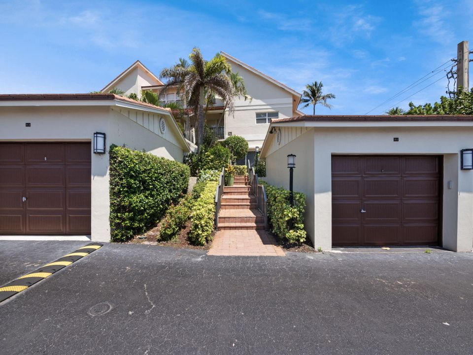 For Sale: $1,385,000 (2 beds, 2 baths, 1700 Square Feet)